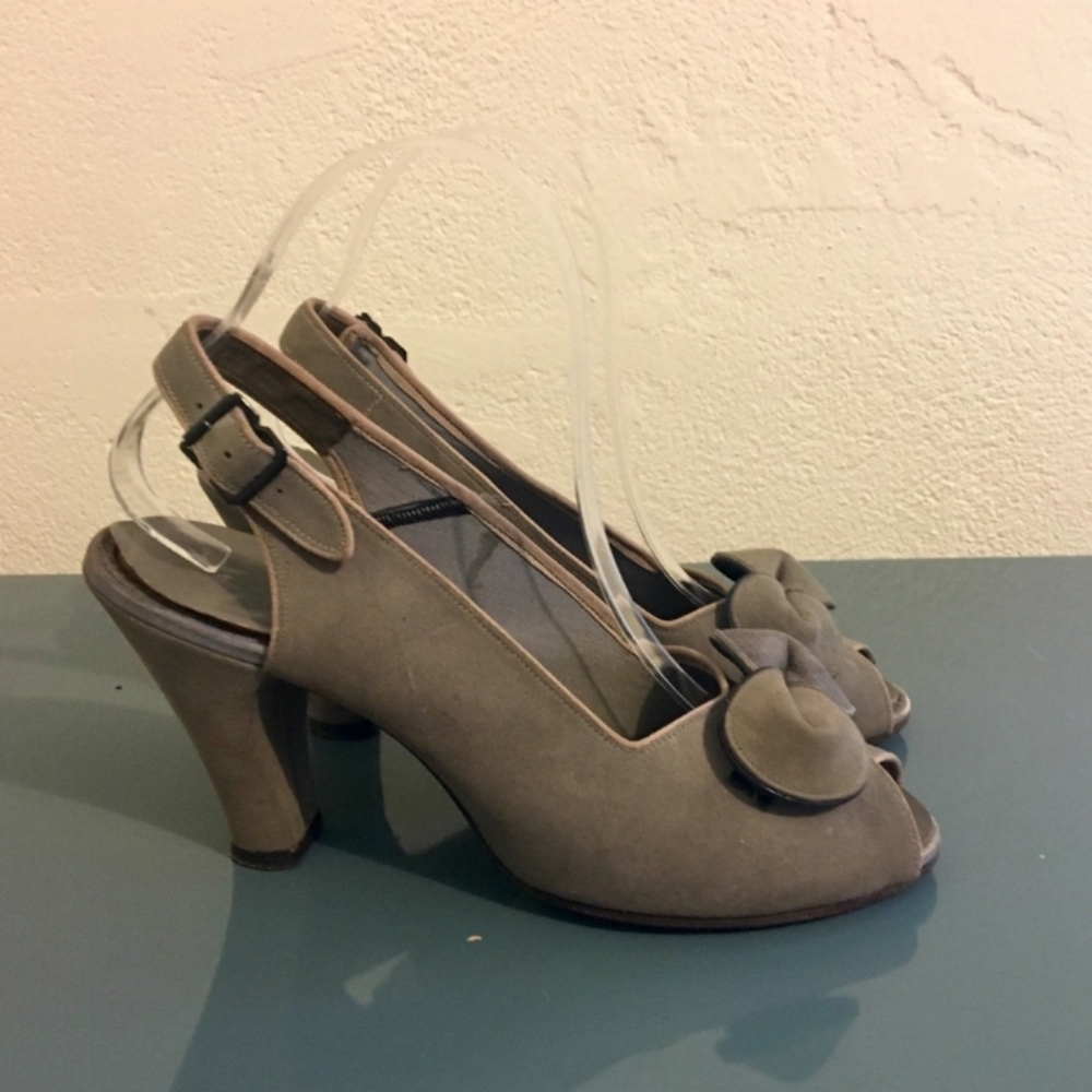 1940s Gray Suede peep toe slingback heels